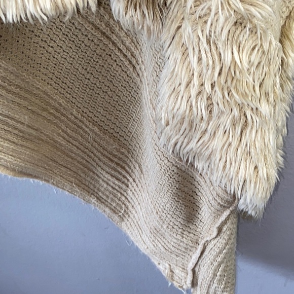 Charlie Paige Cream Textured Poncho - Picture 11 of 13